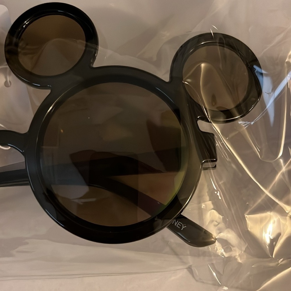 Tokyo Disney Resort Exclusive Mickey Mouse Black Sunglasses - Picture 3 of 5